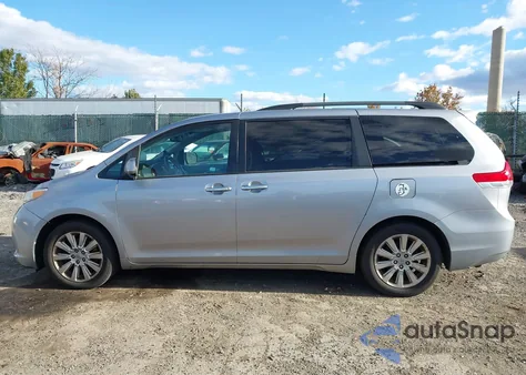 2012 Toyota Sienna Xle 7 Passenger z USA, uszkodzony, nr VIN 5TDDK3DC2CS030751